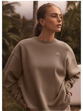 Alo Women's Acolade Crewneck Sweatshirt